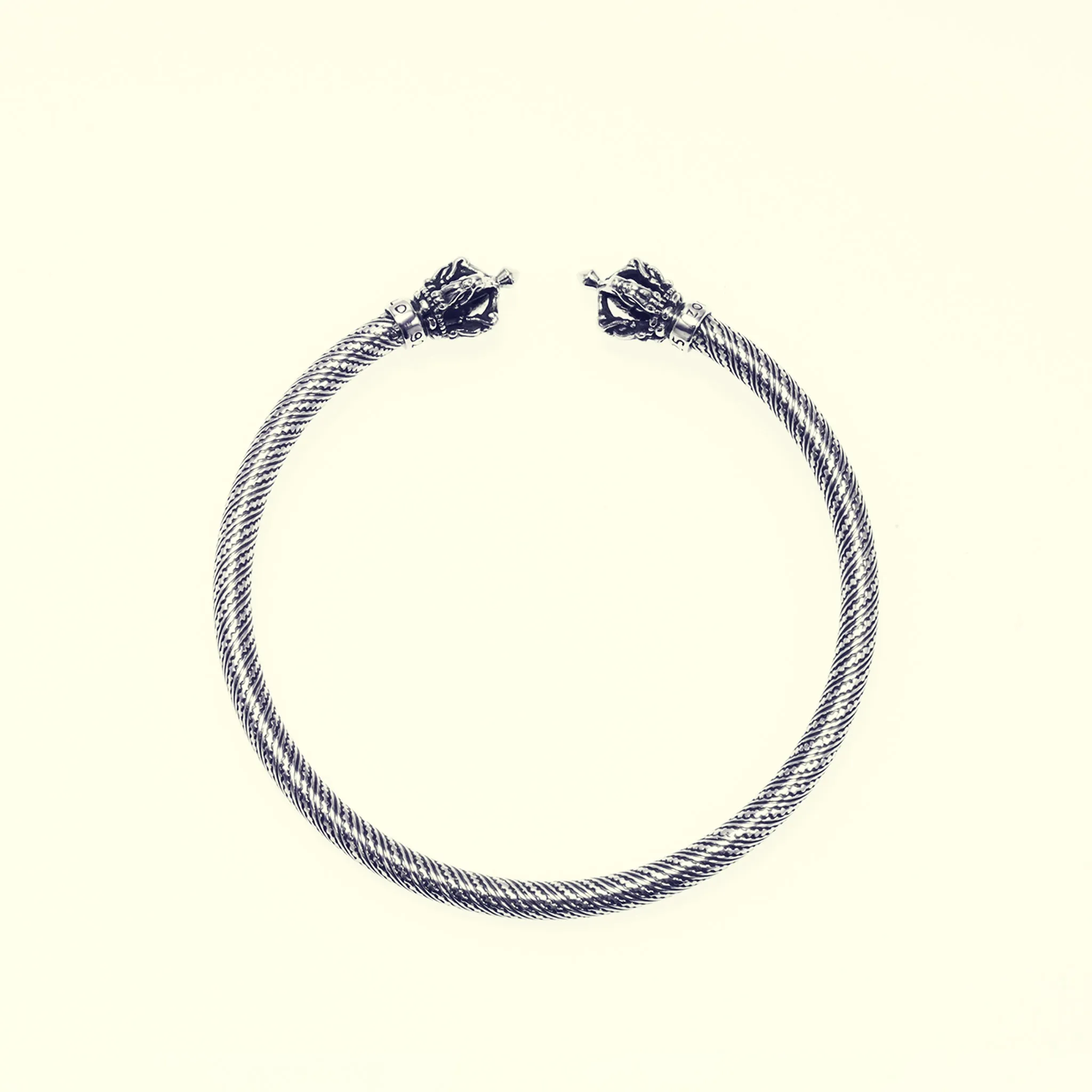 Dorje Twist Bangle : (L)