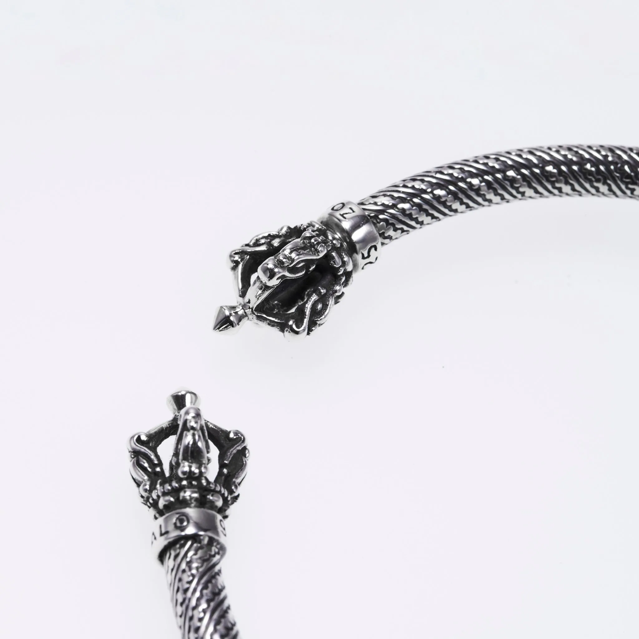 Dorje Twist Bangle : (L)