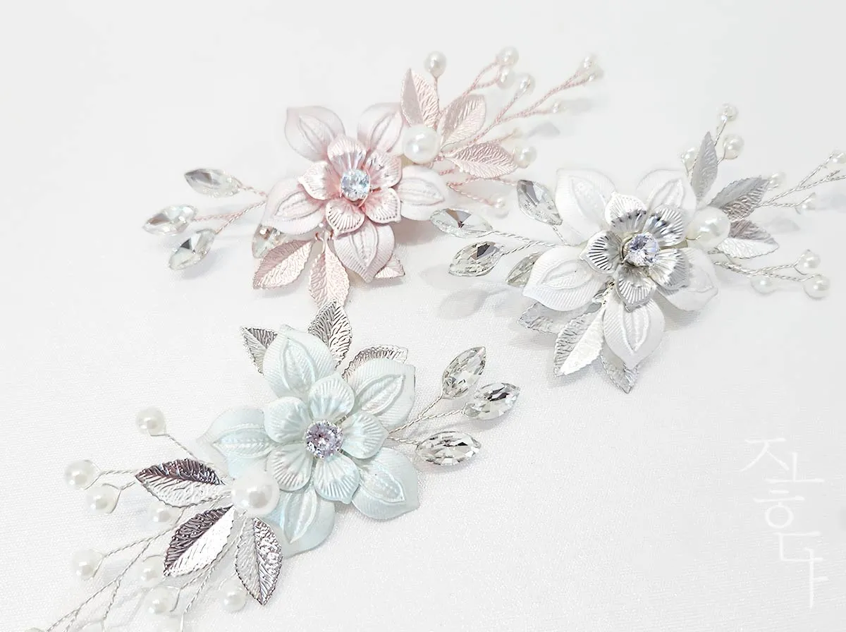 Elegant Double Flower Brooch (3 Colors)