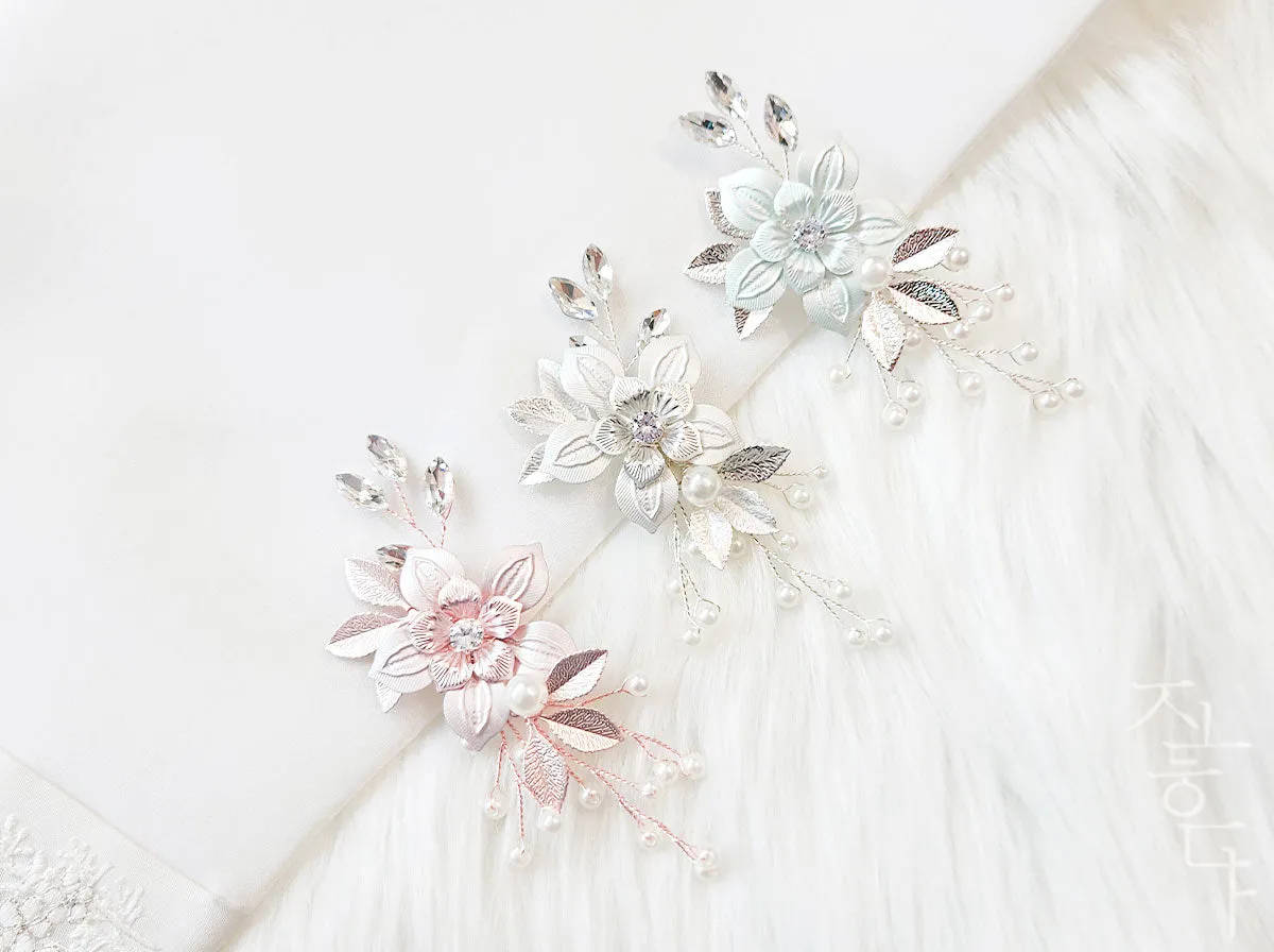 Elegant Double Flower Brooch (3 Colors)