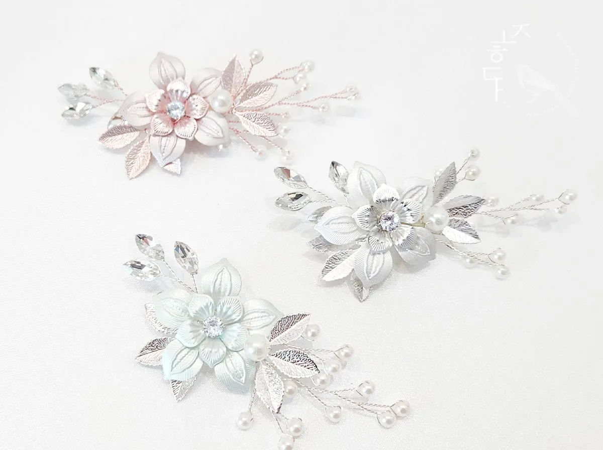 Elegant Double Flower Brooch (3 Colors)