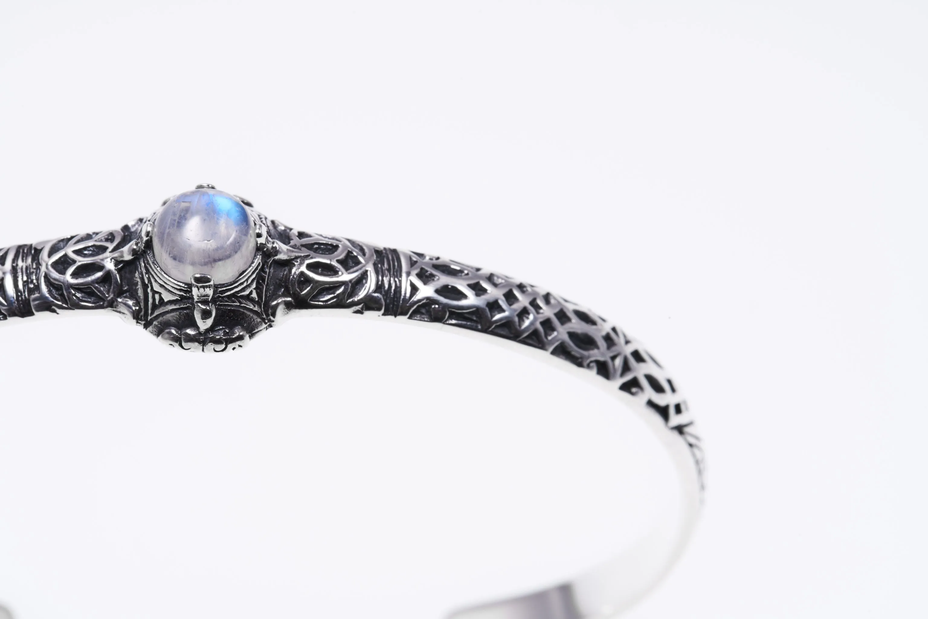 Islamic Round Bangle : S (Rainbow Moonstone)