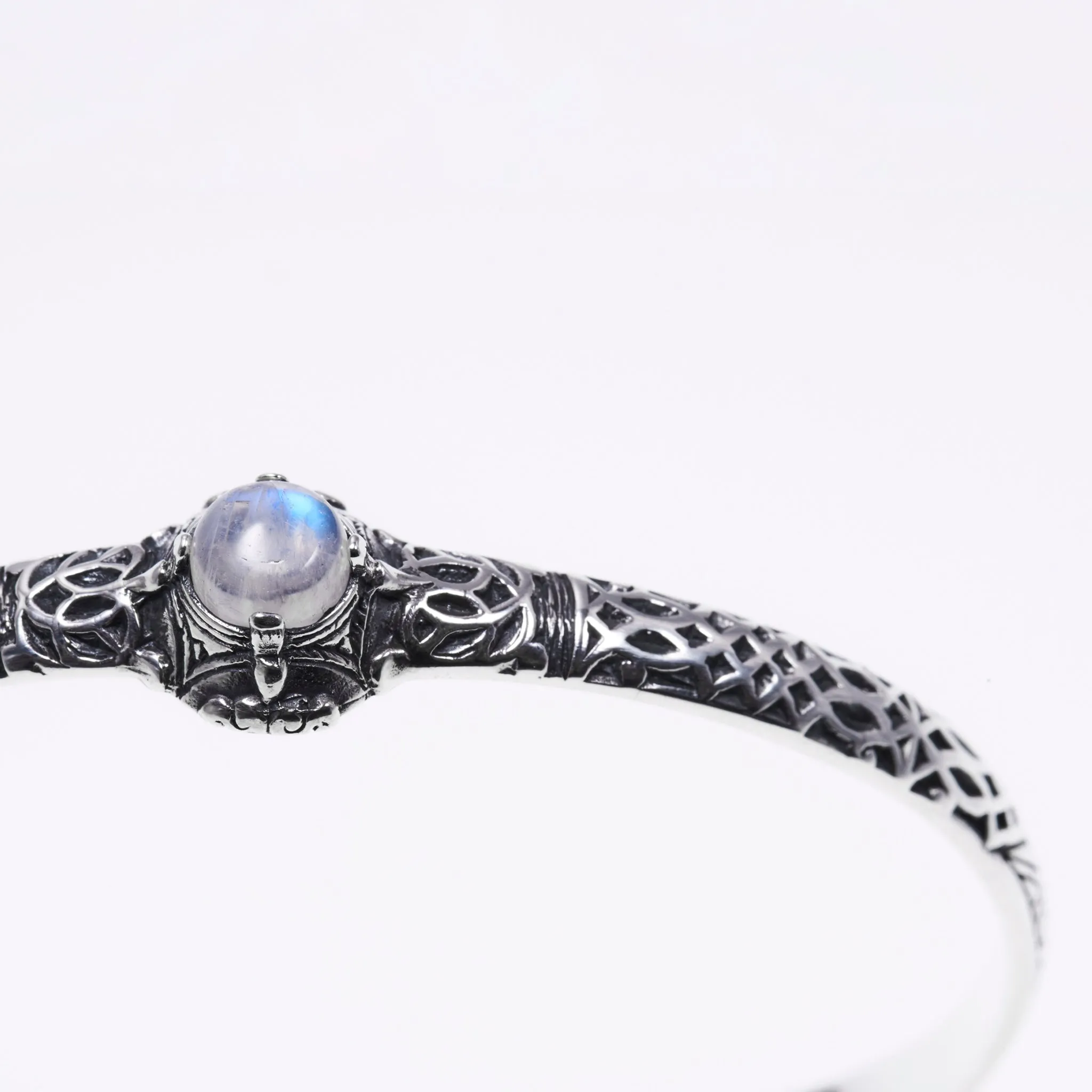 Islamic Round Bangle : S (Rainbow Moonstone)