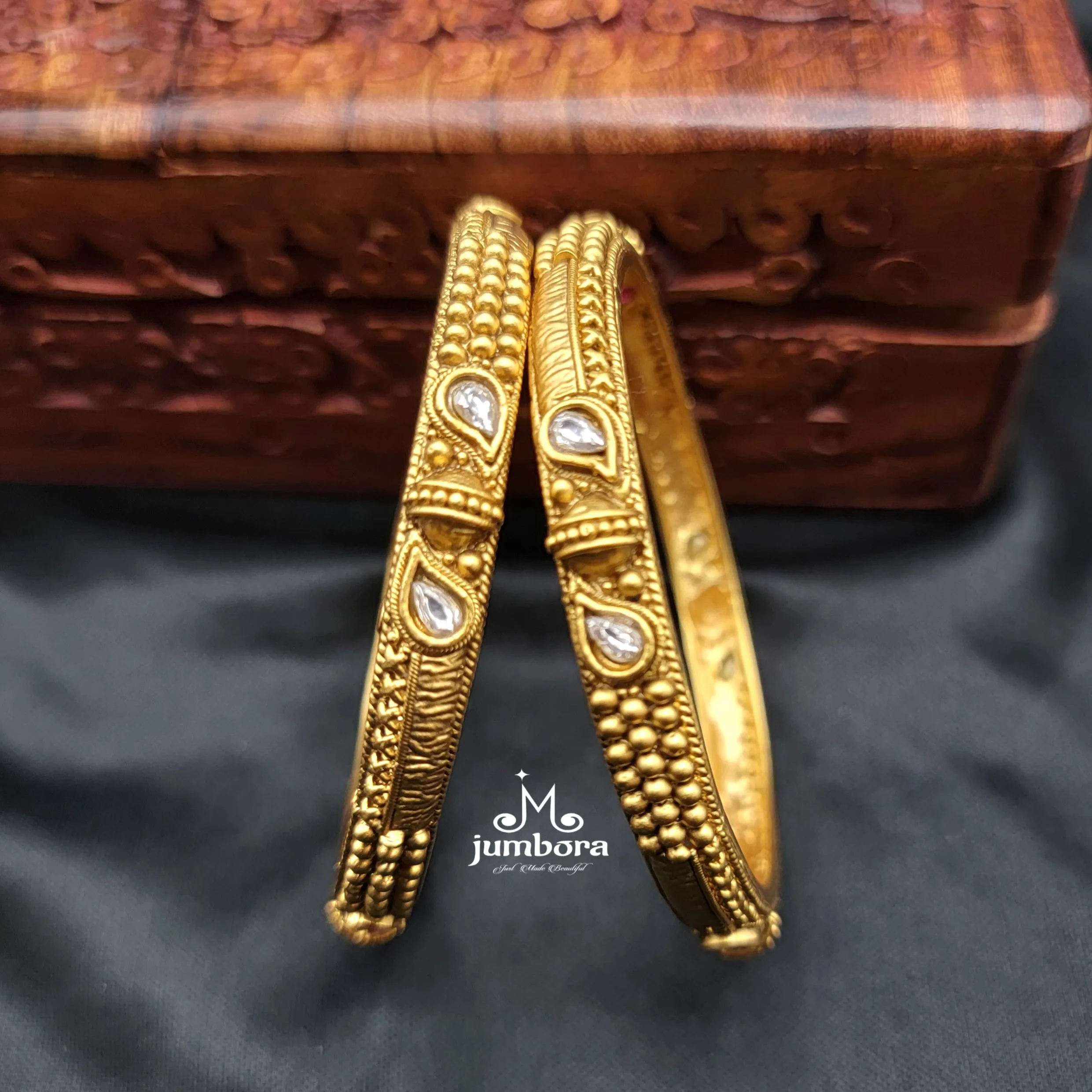 Rajwadi Gold Finish Kundan & Kemp Bangle