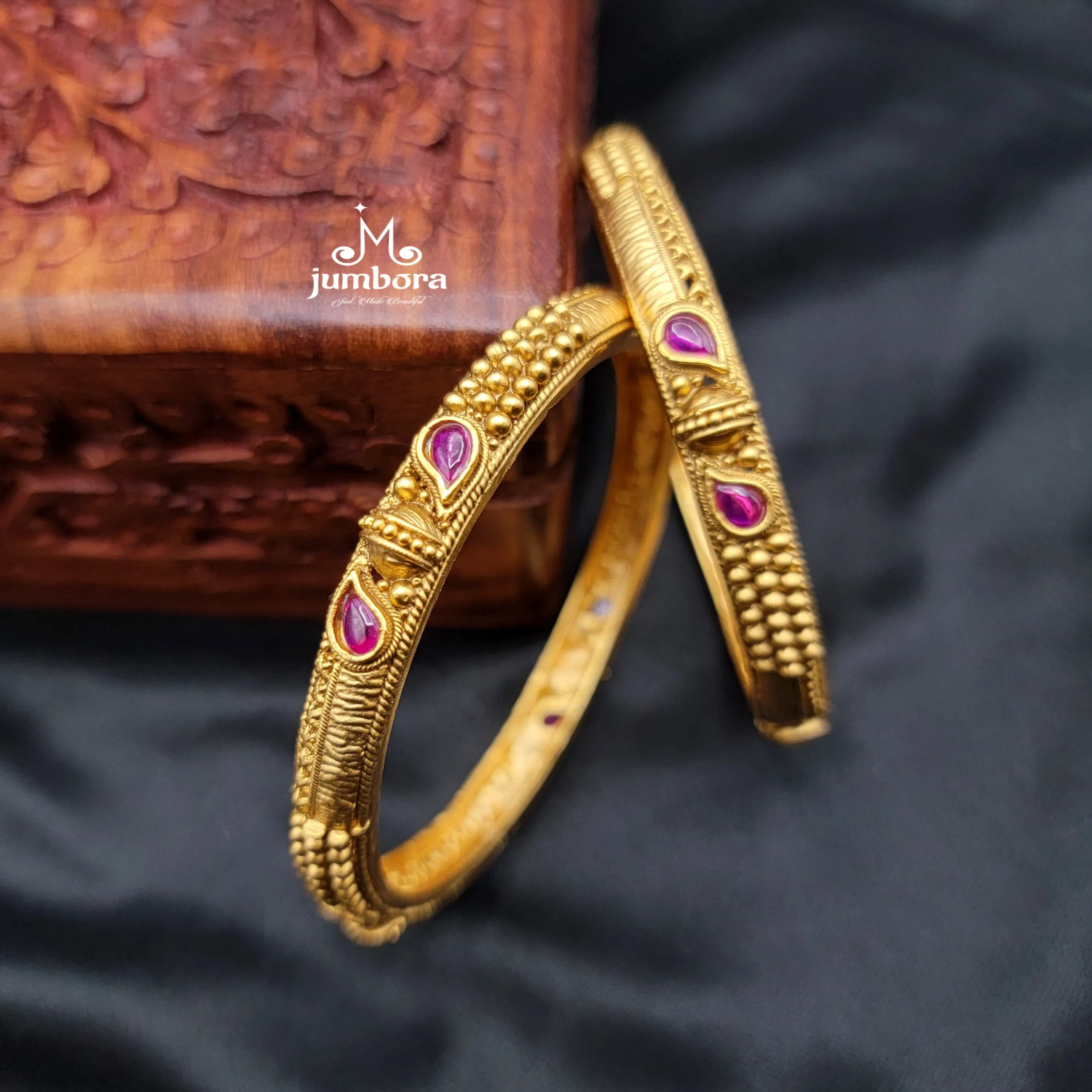 Rajwadi Gold Finish Kundan & Kemp Bangle