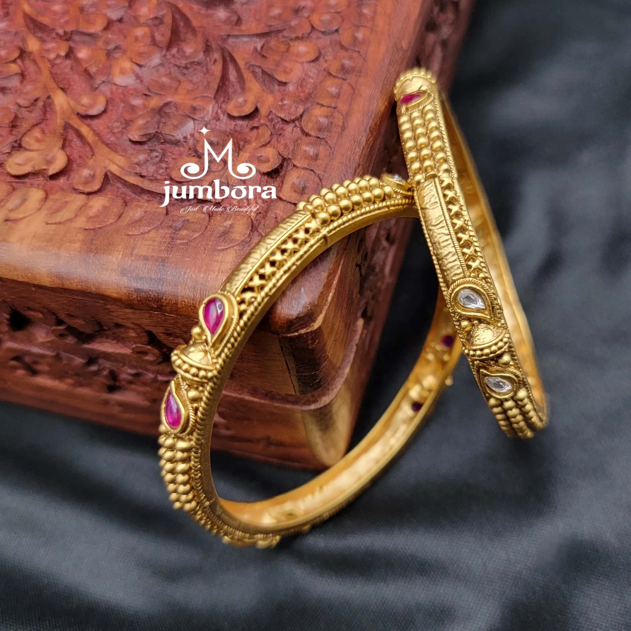 Rajwadi Gold Finish Kundan & Kemp Bangle