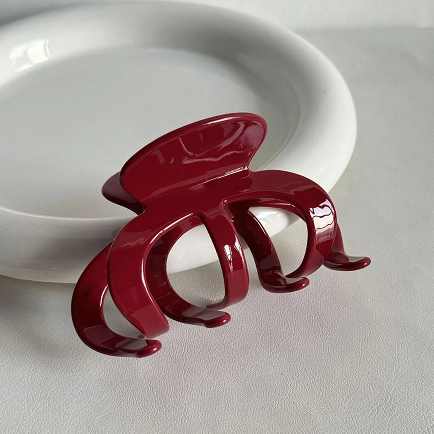 TAVIMART  -  Wine Red Geometry Hair Claw Shark Clip For Woman 13cm Large Crab Clip Versatile Hairpin Fashion Love Heart Hair Accessories