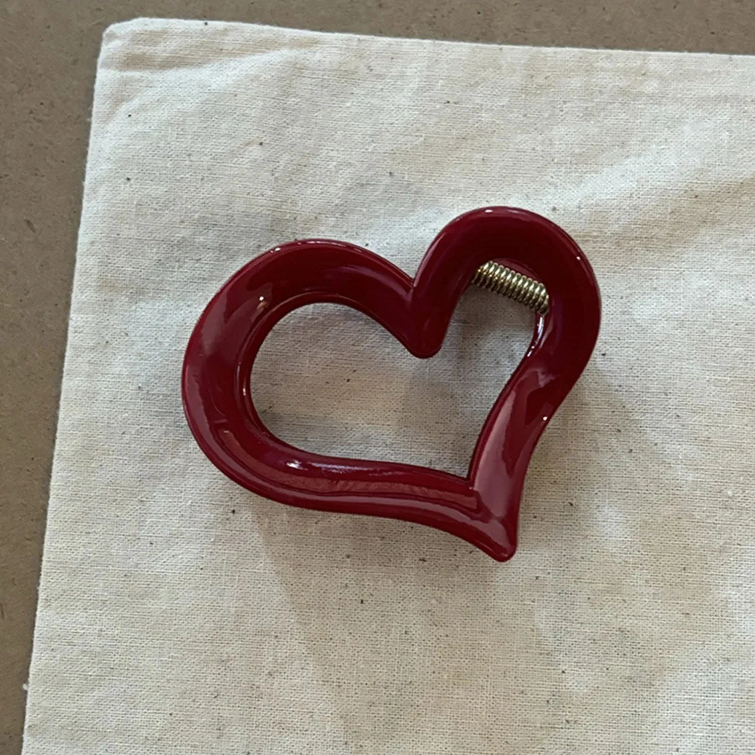 TAVIMART  -  Wine Red Geometry Hair Claw Shark Clip For Woman 13cm Large Crab Clip Versatile Hairpin Fashion Love Heart Hair Accessories