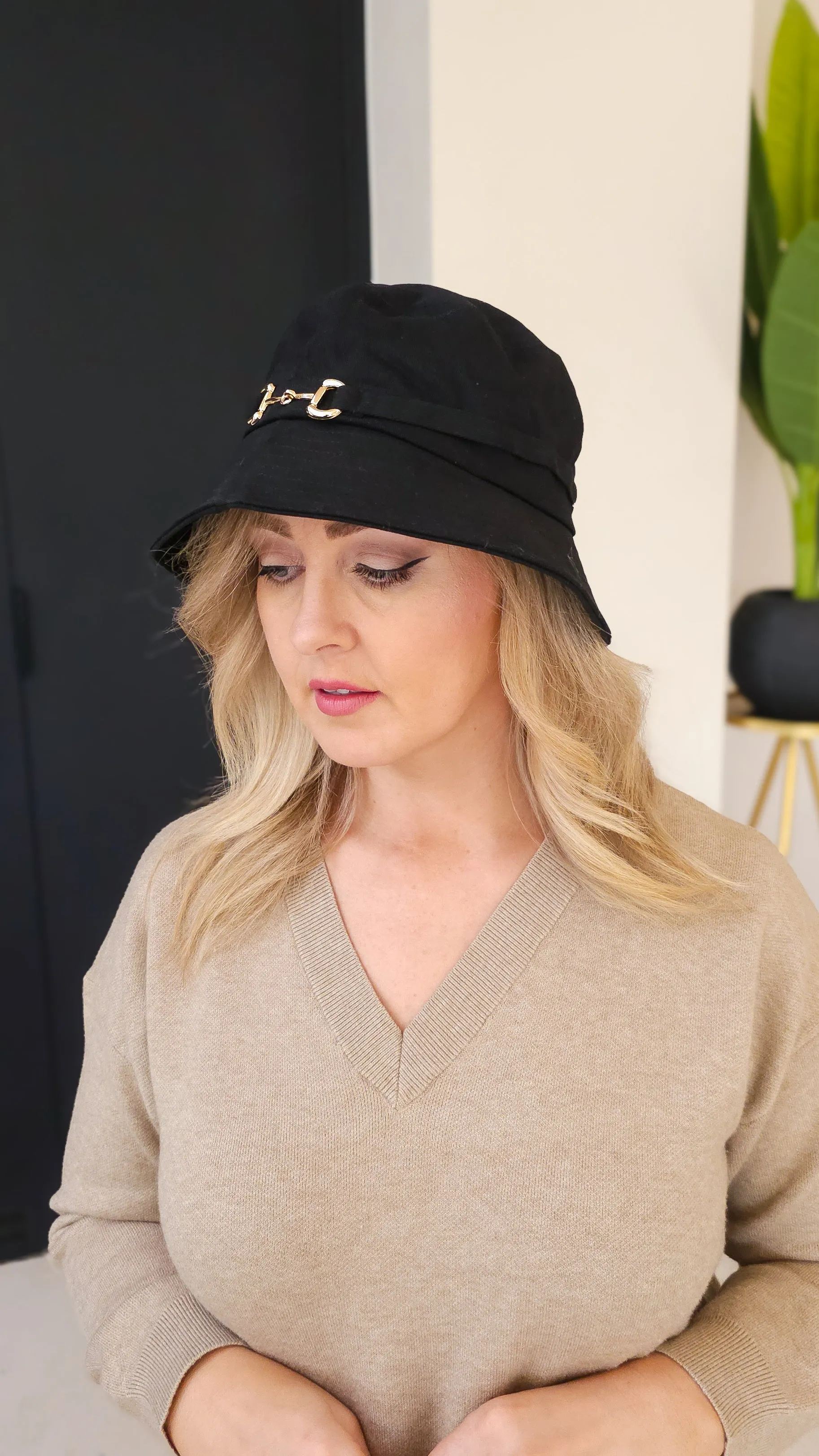 Thea Bucket Hat- Black